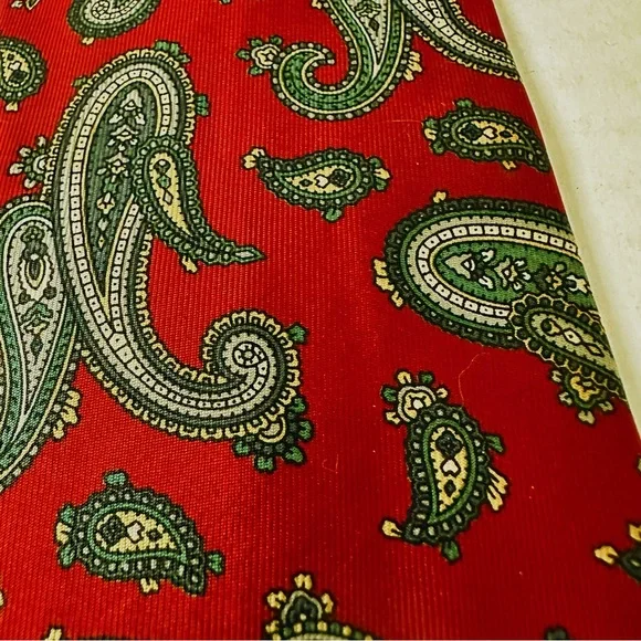 LANVIN Paris Tie 100%Silk Dark Red Background Green & Tan Paisley Made in Italy